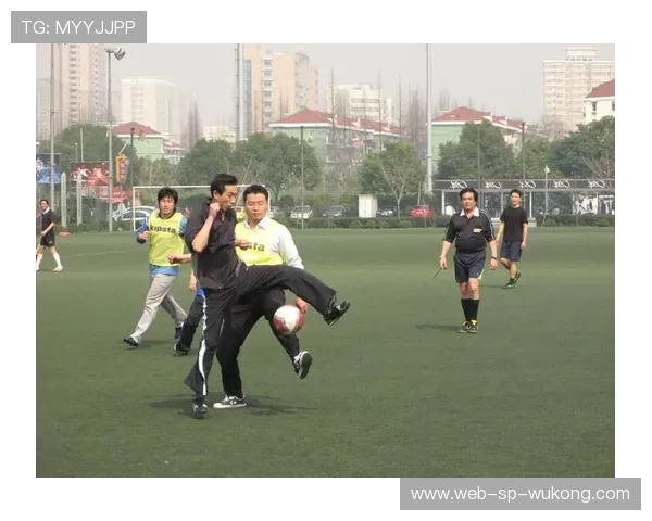 不可抗力导致比赛中断，足球规则如何判定重新开赛条件？