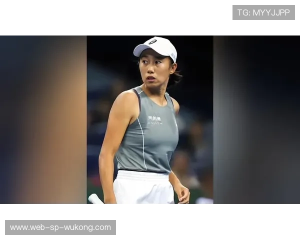 张帅训练间隙喝着水像个富家千金，赛场上却拼得跟个战士似的