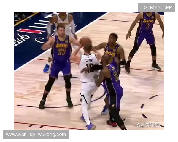 米切尔·罗宾逊挡拆补防迫使约基奇放弃内线